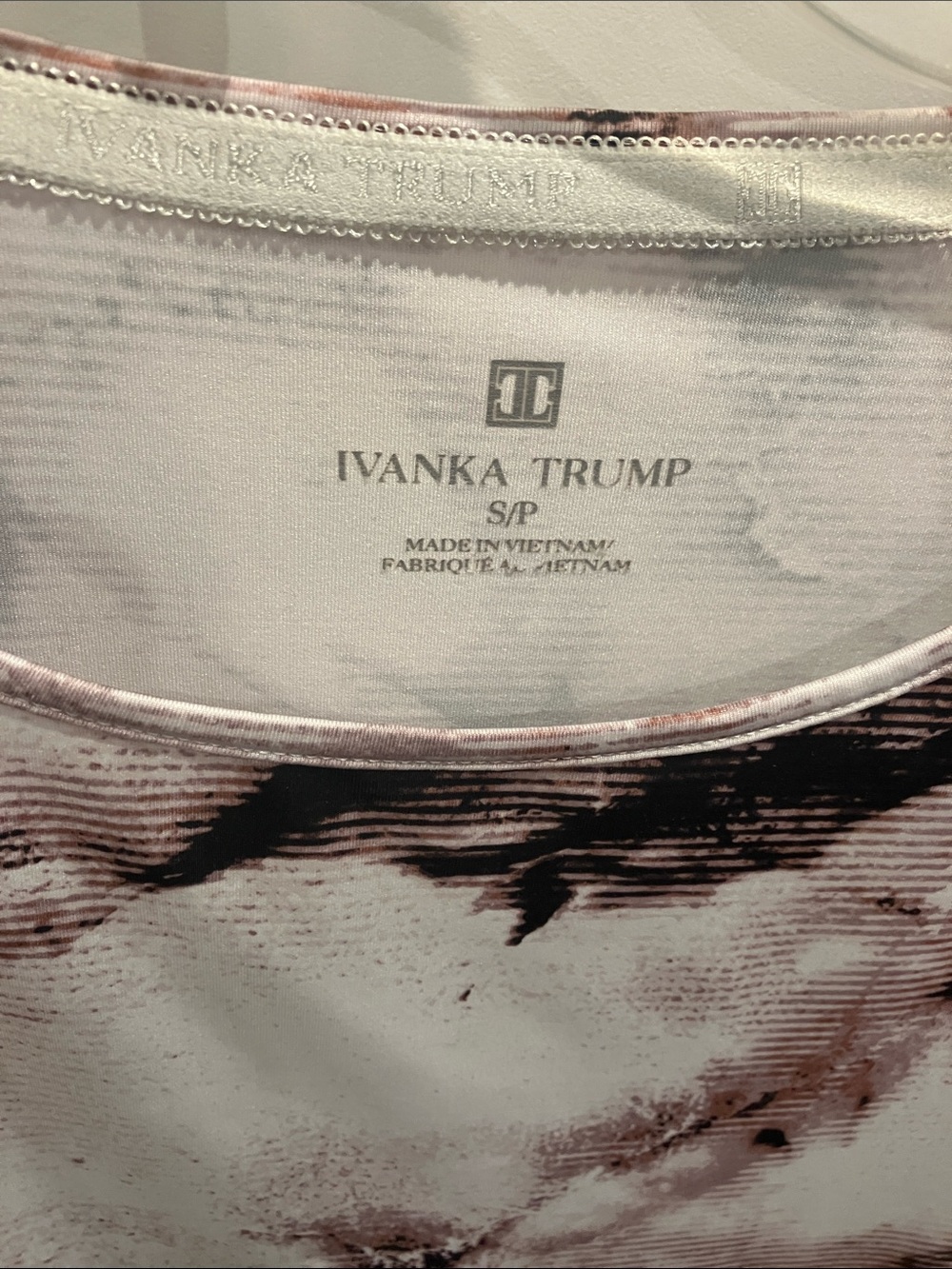 Ivanka Trump Marble-Effect Long Sleeve Top in White and Black - Picture 3 of 4